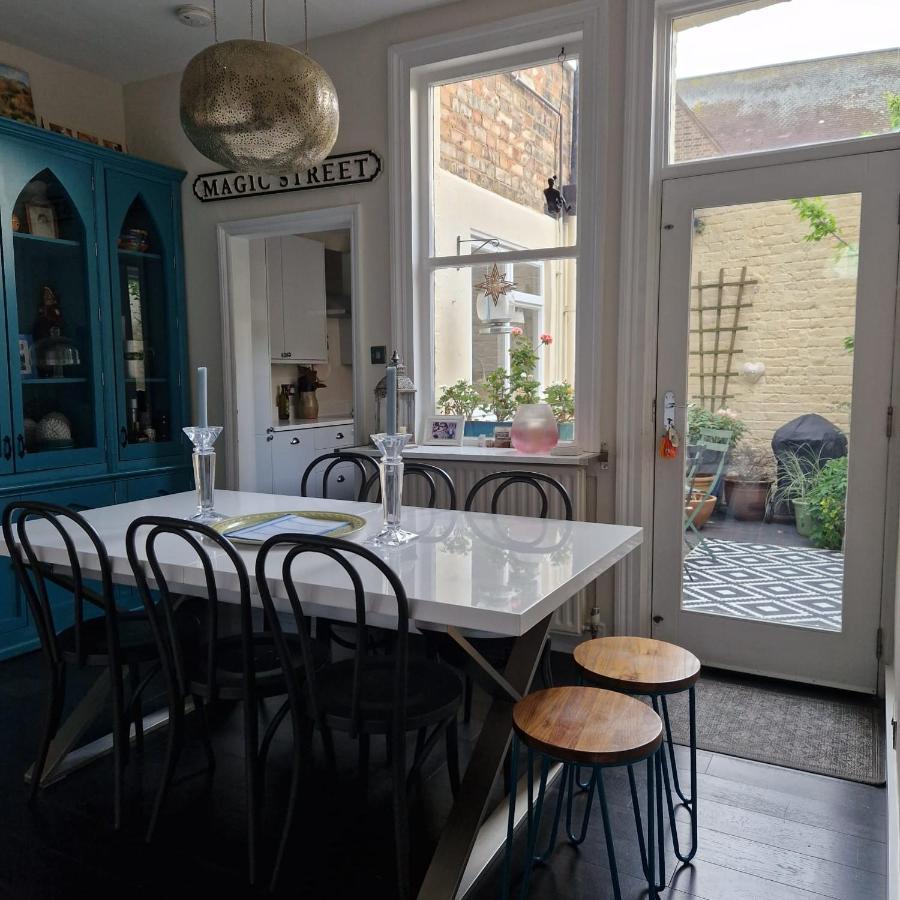 Appartamento Colourful 2 Bed 2 Bath Tooting House Londra Esterno foto