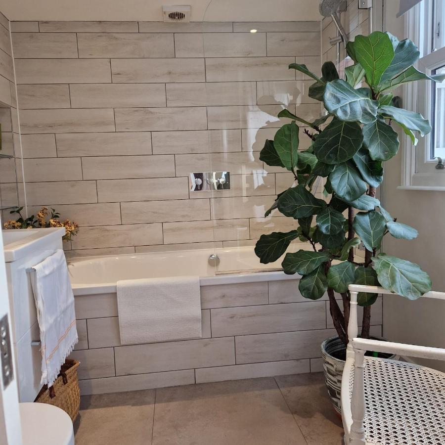 Appartamento Colourful 2 Bed 2 Bath Tooting House Londra Esterno foto